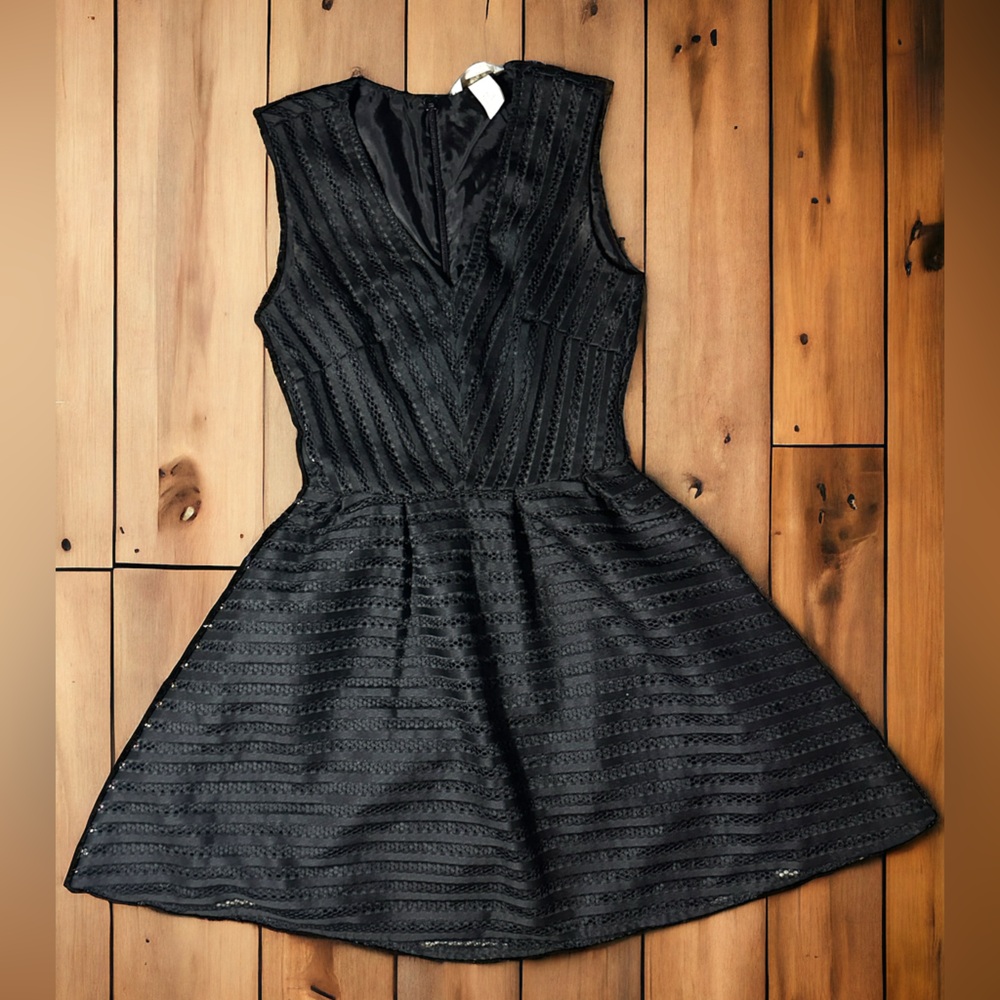 H&M | Sleeveless Lace Fitted Circle Dress | Sz:4